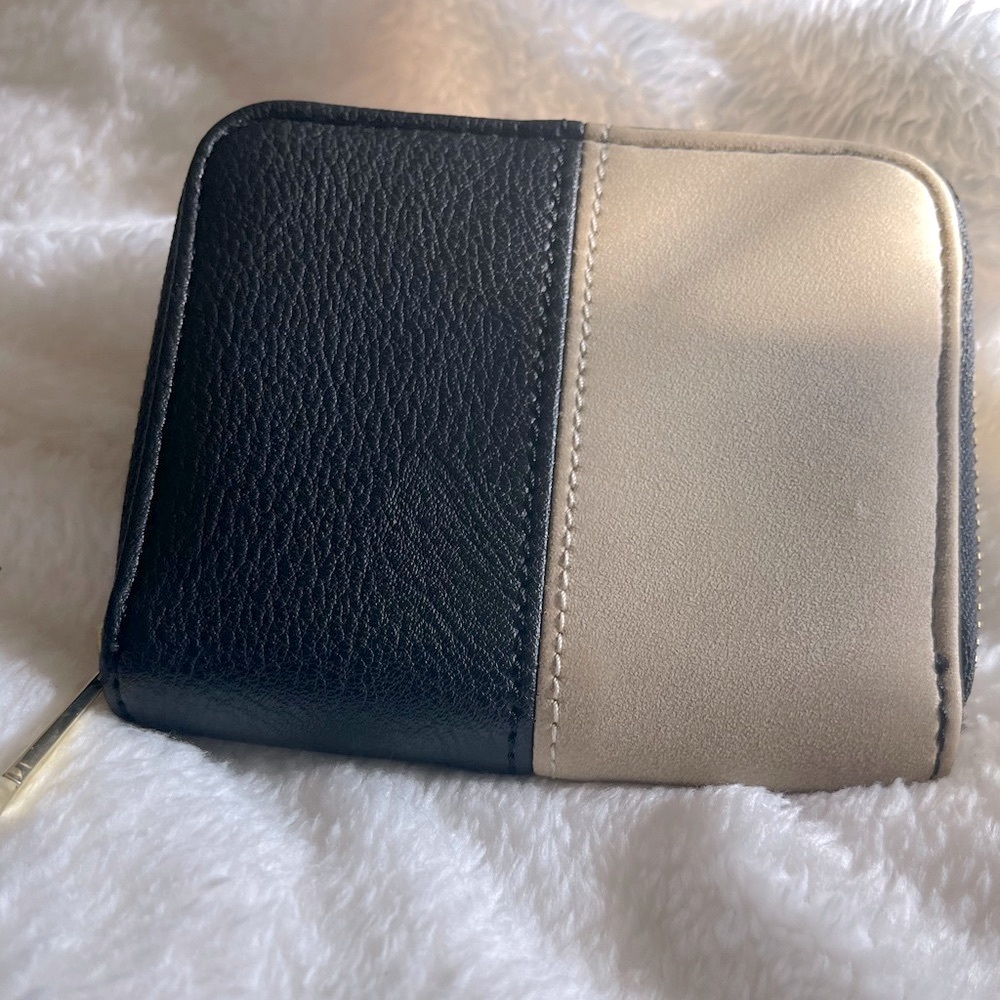 EUC OLIVIA & JOY TWO TONED ZIPPER CASE